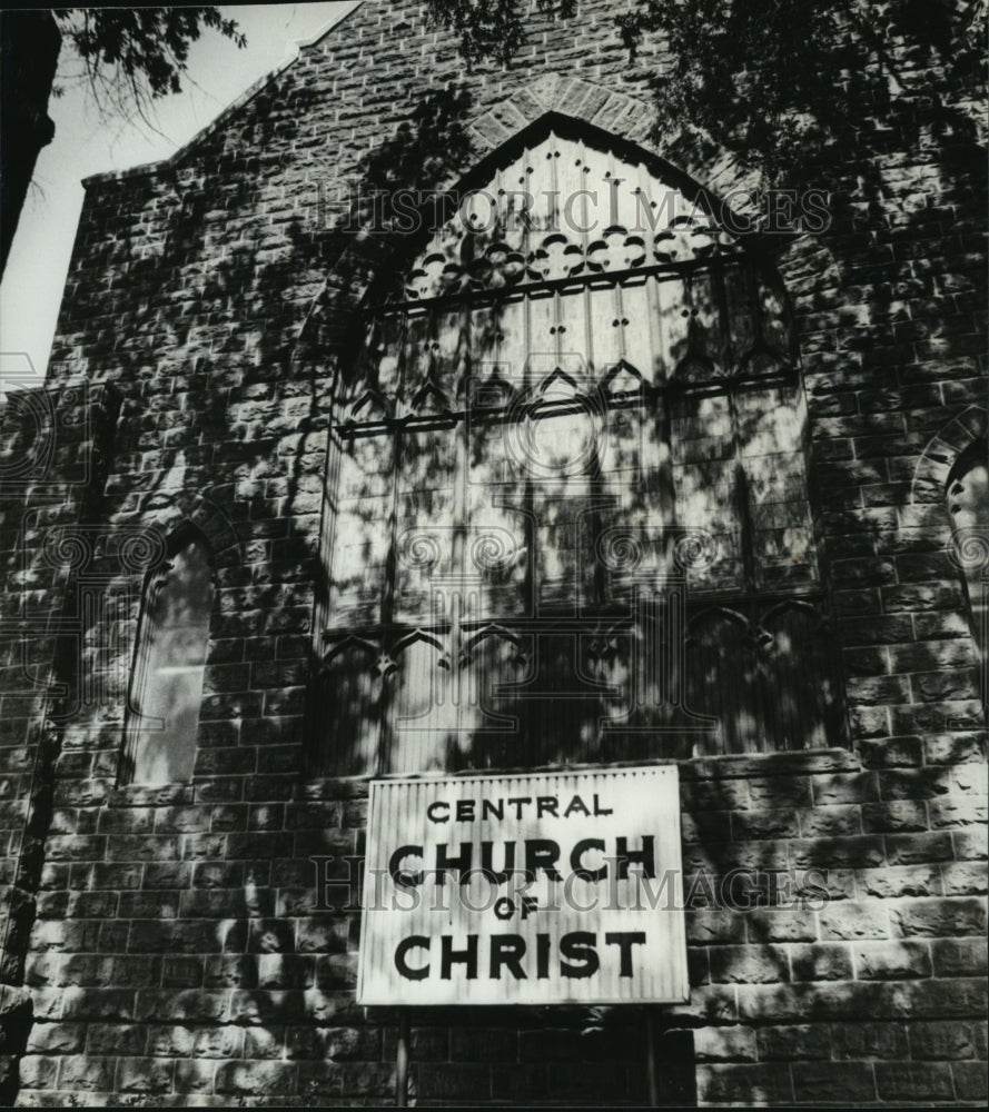 1979 Birmingham, Alabama Central Church of Christ Entryway - Historic Images