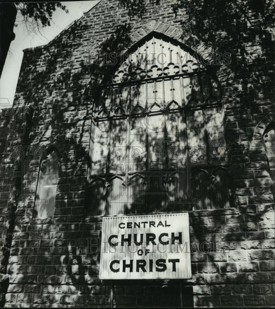 1979 Birmingham, Alabama Central Church of Christ Entryway - Historic Images