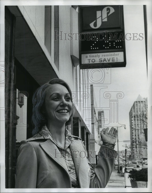 1976 Press Photo Martha Vaughn of Jefferson Federal Savings & Loan, Birmingham - Historic Images