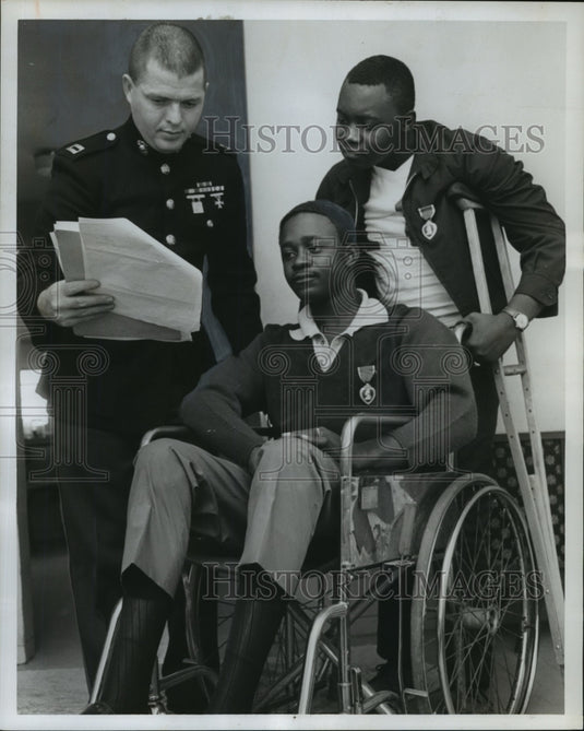 1967, George Besteder Receives Purple Heart - abna21228 - Historic Images