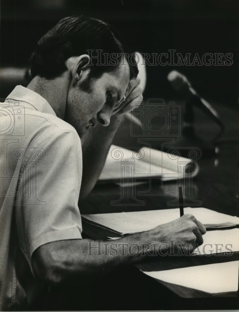 1983 Grover Lewis Biddle taking notes in a courtroom - Historic Images