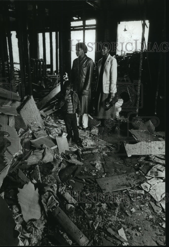 1980, JoAnn Nelson and others stand in rubble of Birmingham apartment - Historic Images