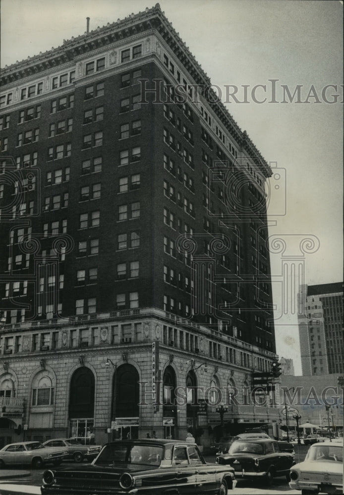 1967 Press Photo Tutwiler Hotel on 5th Avenue in Birmingham, Alabama - abna21321 - Historic Images