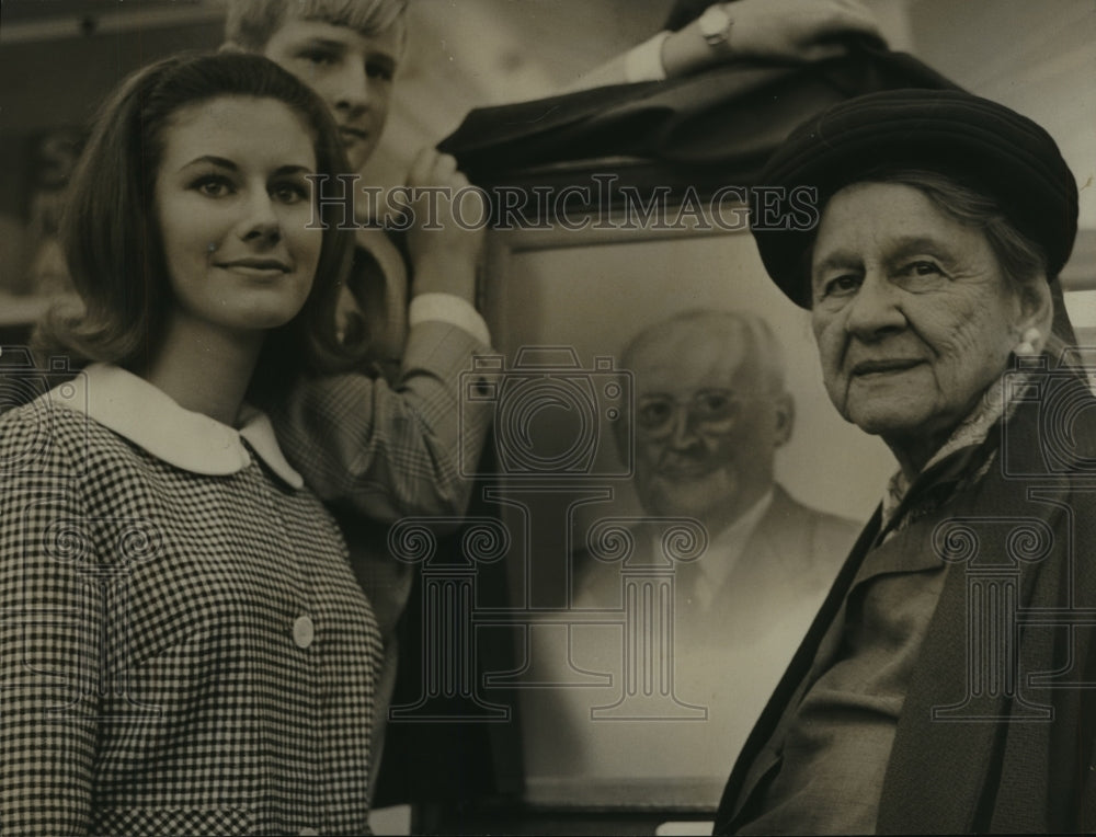 1966, Colonel W. A. Berry portrait dedicated at Berry, Alabama - Historic Images