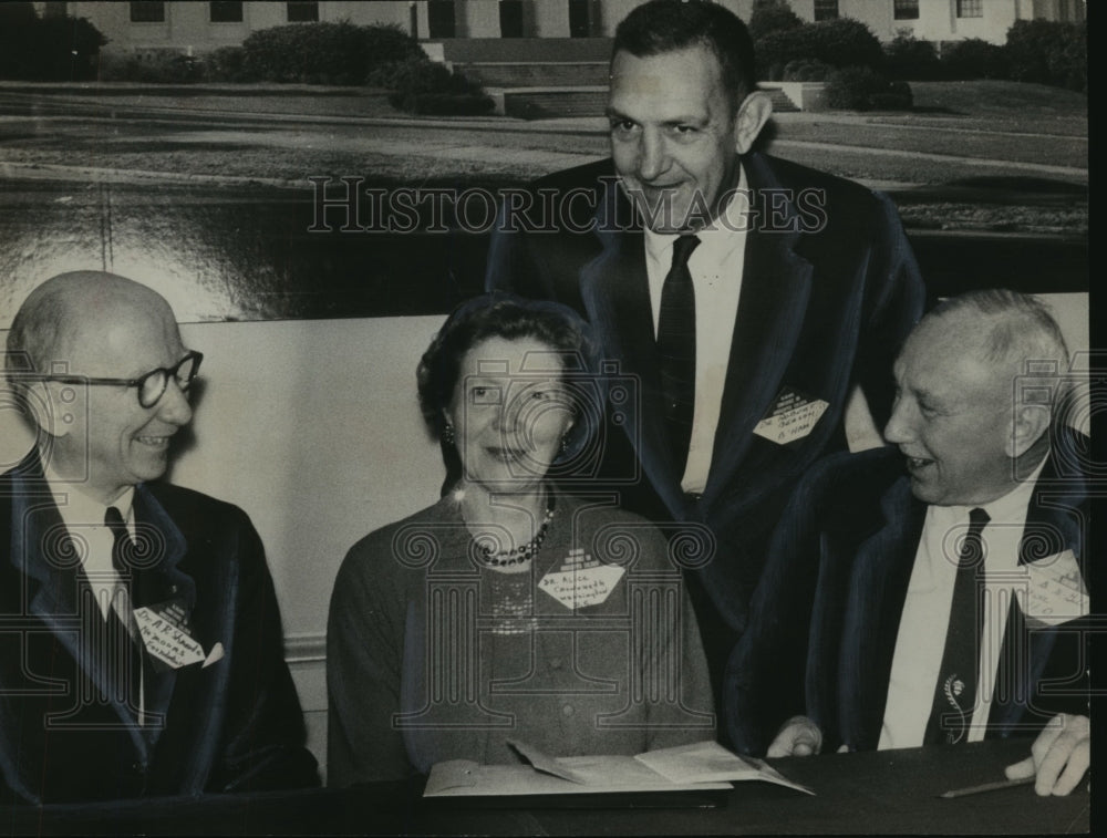 1958 Press Photo Nemours Foundation conference on handicapped children, Alabama - Historic Images