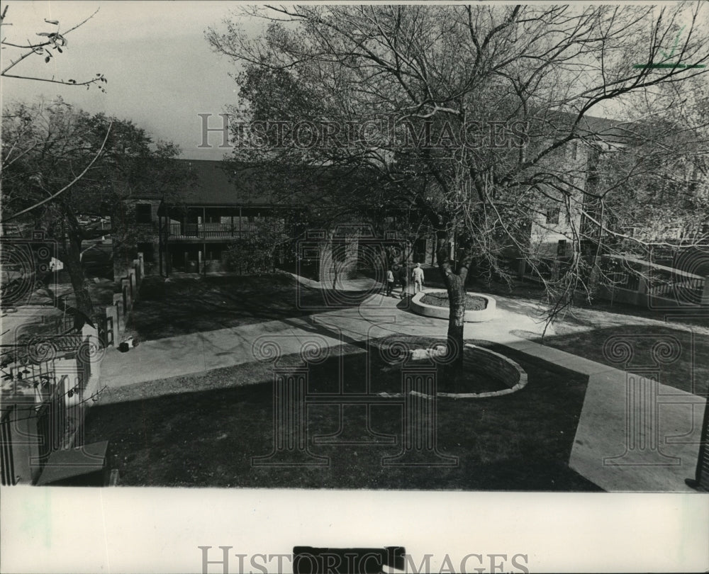 1982, Revamped Central City now Metropolitan Gardens Housing, Alabama - Historic Images