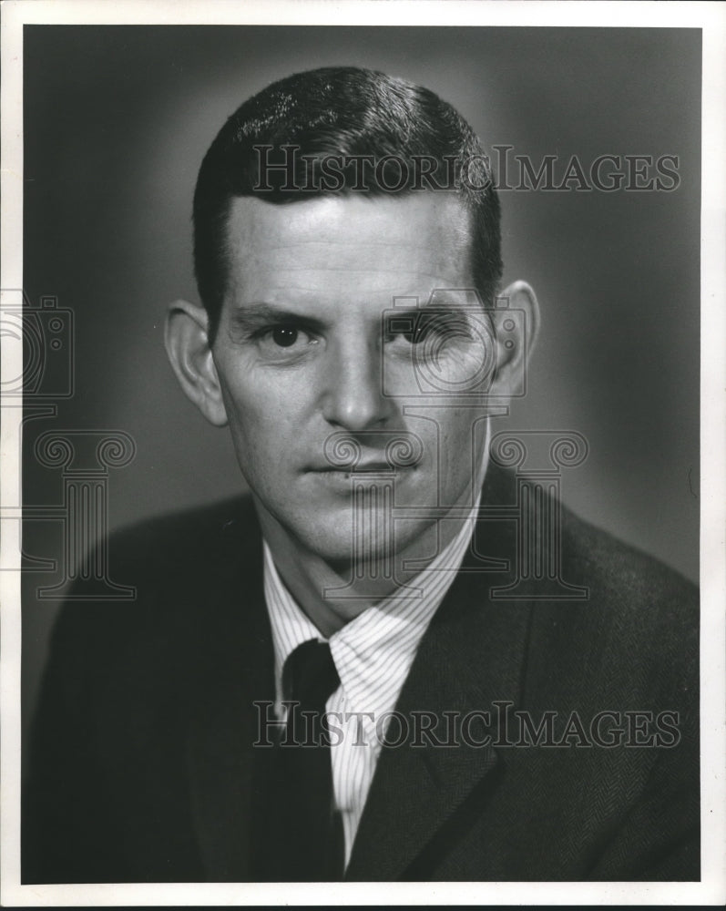 1964 Press Photo Director, Research Birmingham Trust National Bank Frank L. Bond - Historic Images