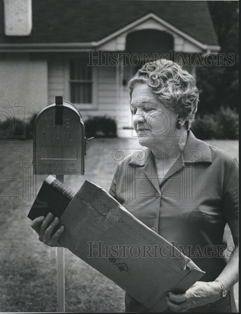 1978, Marie Colley Served by Books-by-Mail Library Program, Alabama - Historic Images