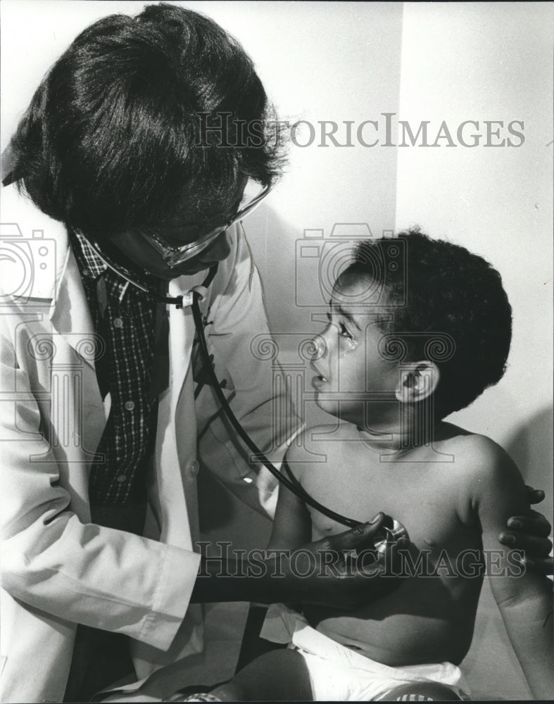 1981 Dr. C. B. Jolicoeur, Eddie Crosson at Brownsville Health Center - Historic Images