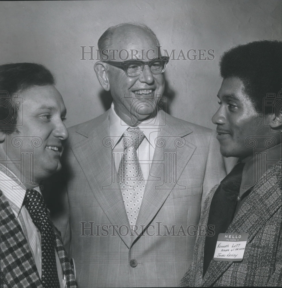 1974 Press Photo Former Auburn Athletic Director Jeff Beard, Others at Event - Historic Images