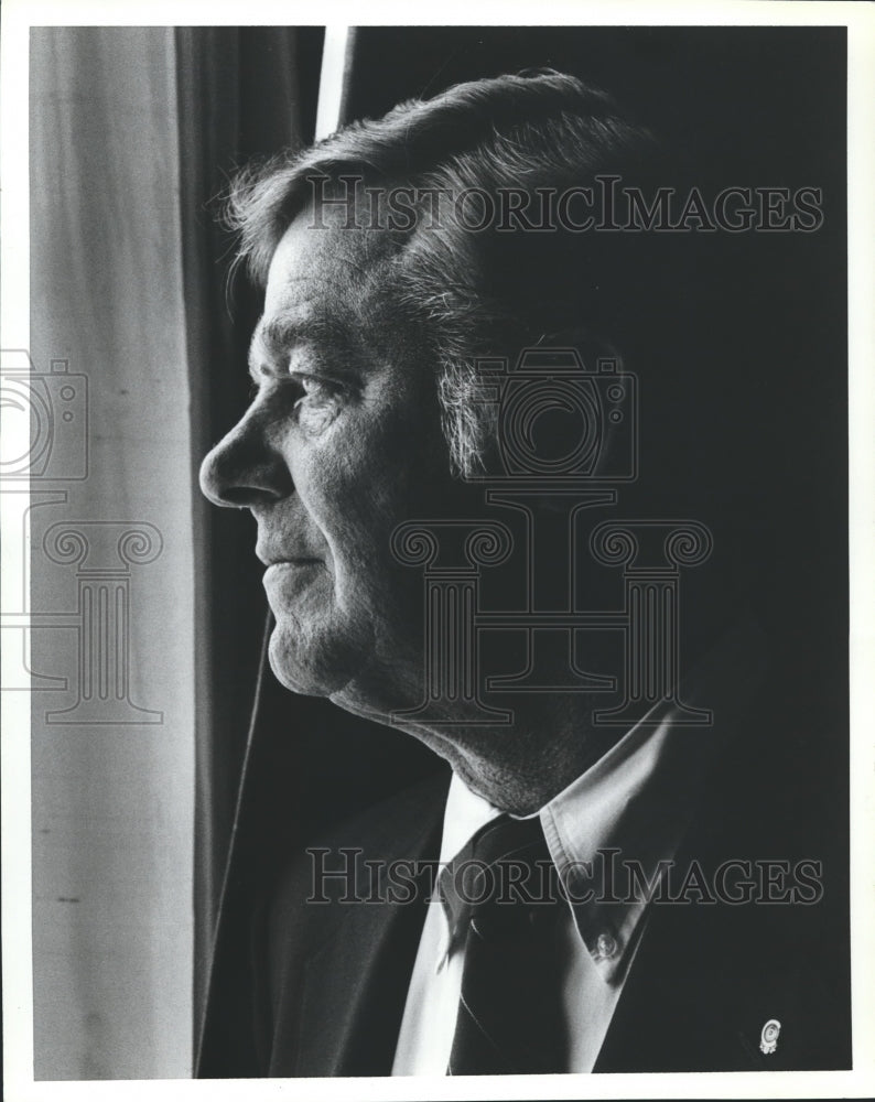 1980 Press Photo Banker Harry Brock stares out the window - abna21946 - Historic Images