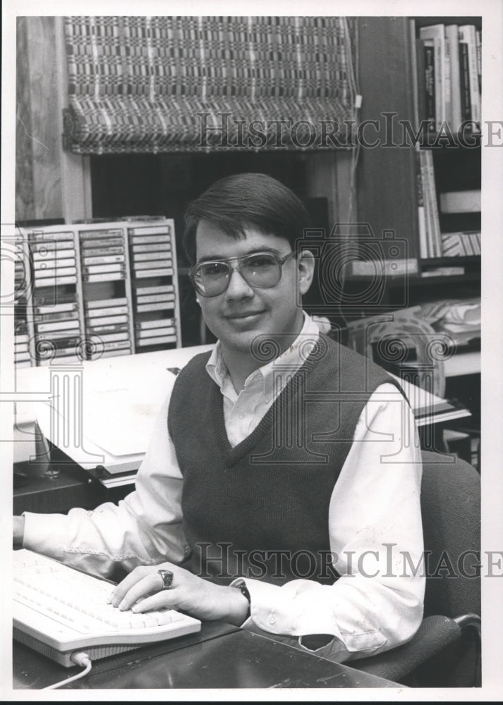 1990 Press Photo Lawrence Brook is editor of Southern Shofar - abna21978 - Historic Images