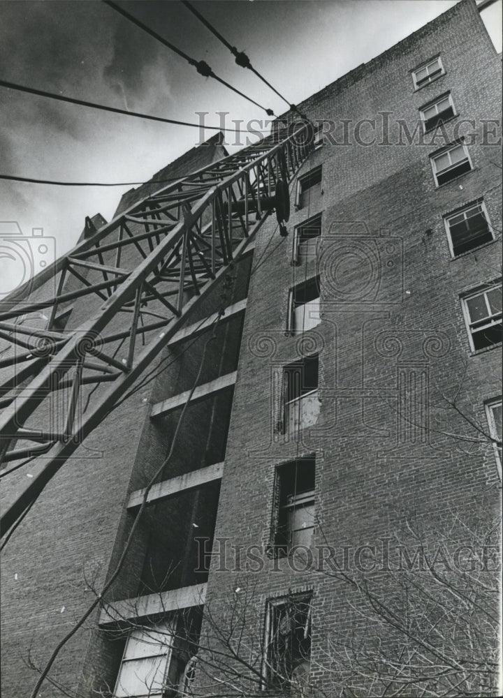 1980 Molton Hotel - Crane to Demolish Hotel, Birmingham, Alabama - Historic Images