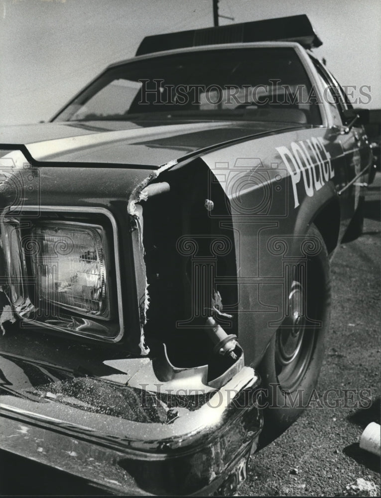 1981, Wrecked Birmingham police patrol car near city jail - abna22007 - Historic Images