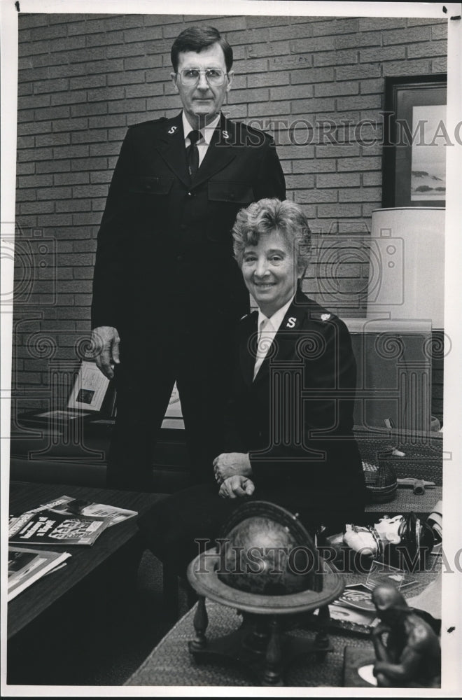 1989 Press Photo Major David Jones at his Birmingham Salvation Army office - Historic Images