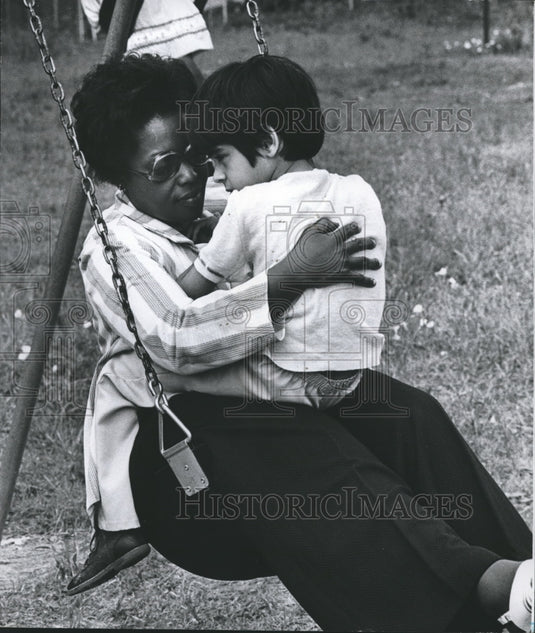 1978, Birmingham teacher's aide Elizabeth Smith swings with student - Historic Images