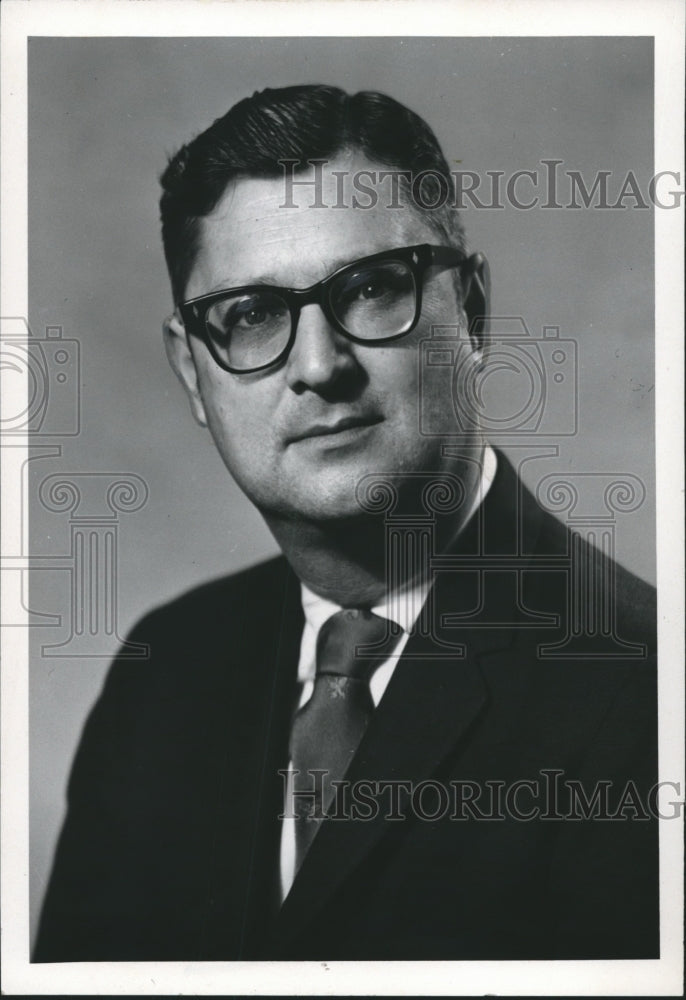 1970 Press Photo George Baumhauer, manager of Mountain Brook BTNB - abna22065 - Historic Images