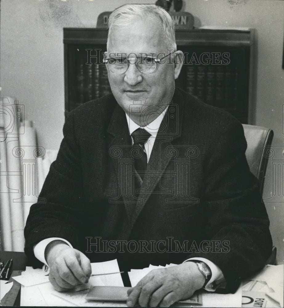 1968 Press Photo Douglas Brown, Mayor of Ozark, Alabama Sees No Limit to Growth- Historic Images