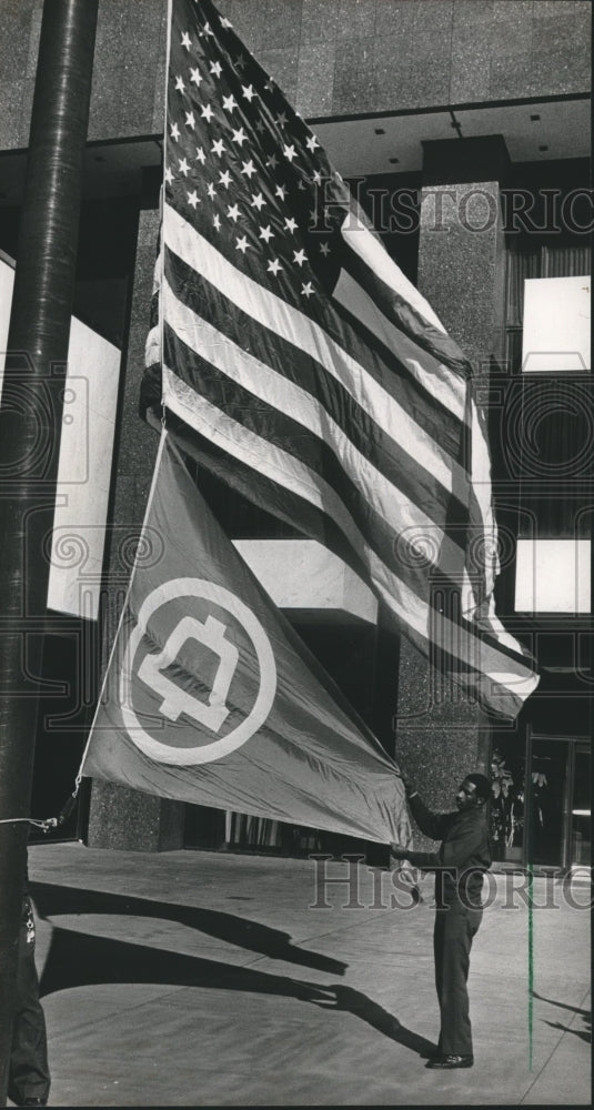 1983, Changing Flags, South Central Bell&#39;s Headquarters, Birmingham - Historic Images