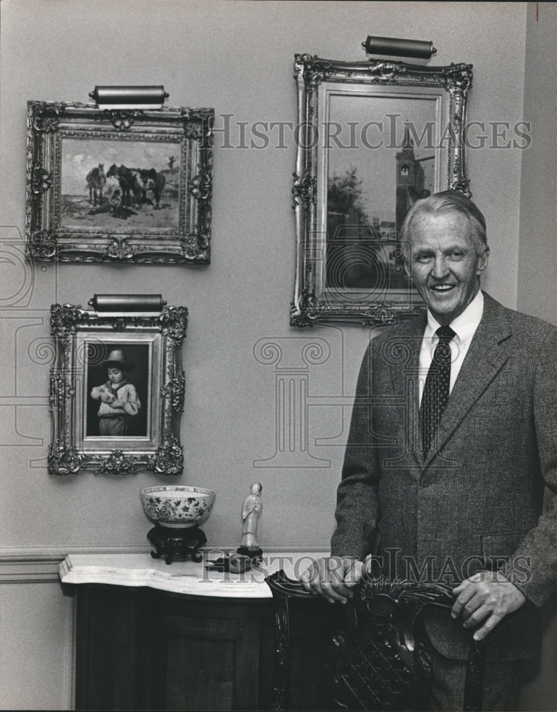 1983, Krewe Ball king Jeff Bissell stands by his art collection - Historic Images