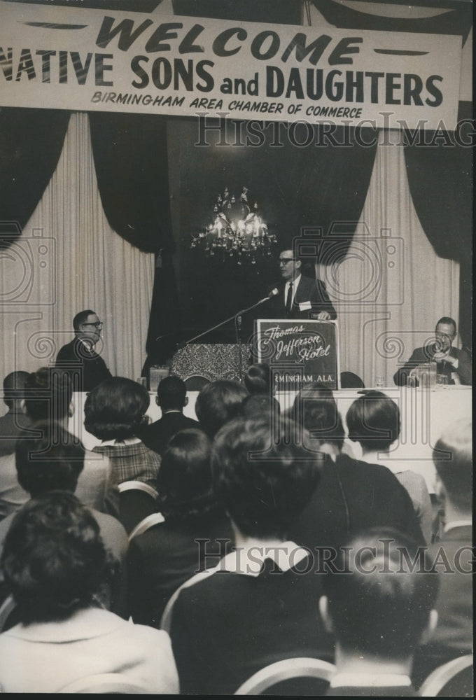 1966, Speaker at Birmingham Chamber of Commerce meeting - abna22262 - Historic Images