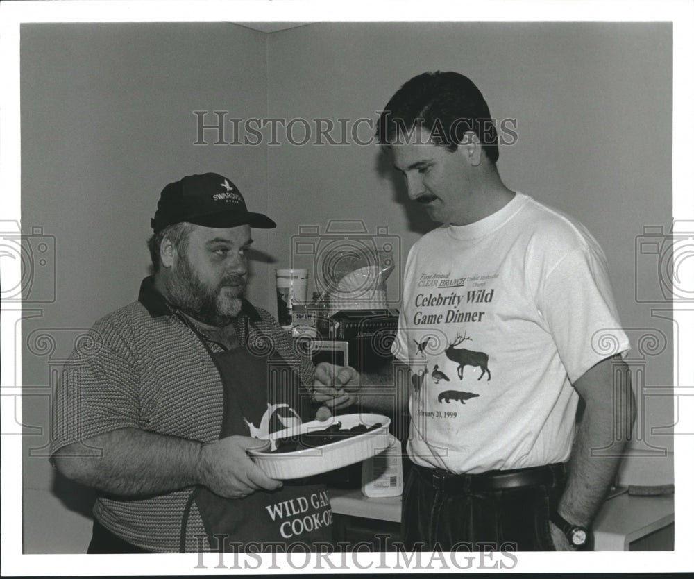 1999 Mike Bolton, Reverend Tommy Gray at Wild Game Dinner, Alabama - Historic Images