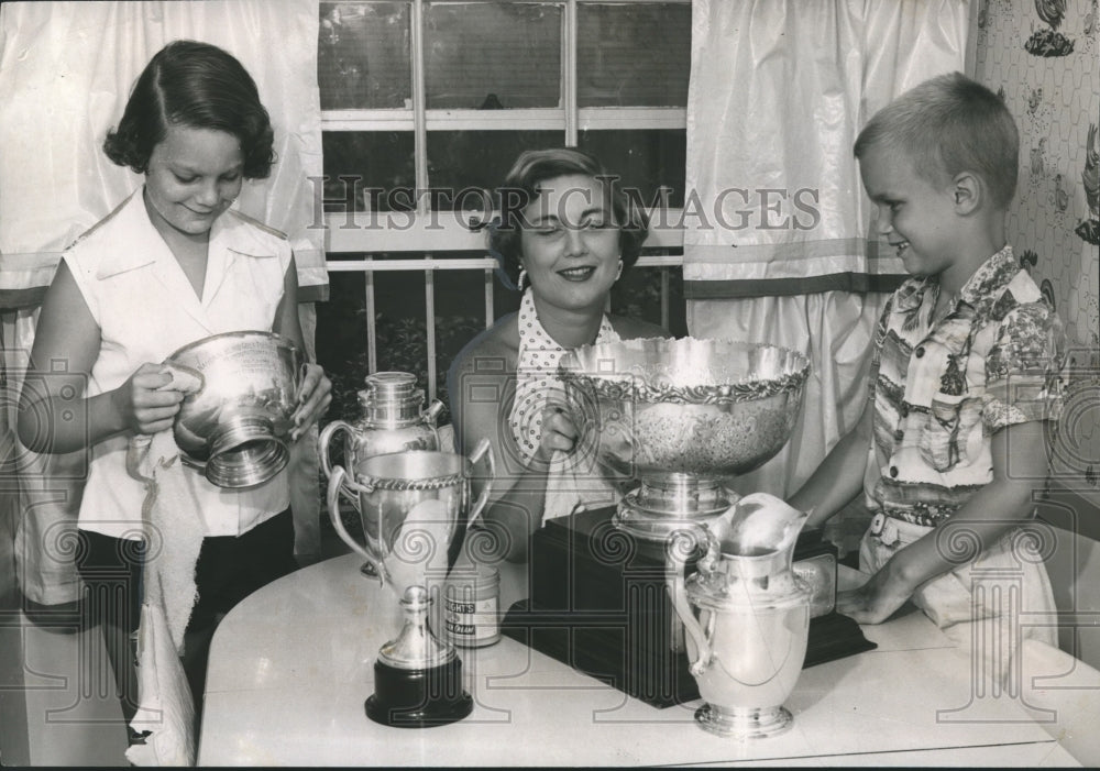 1953 Press Photo Mrs. Charley Boswell and children polish trophys - abna22443- Historic Images