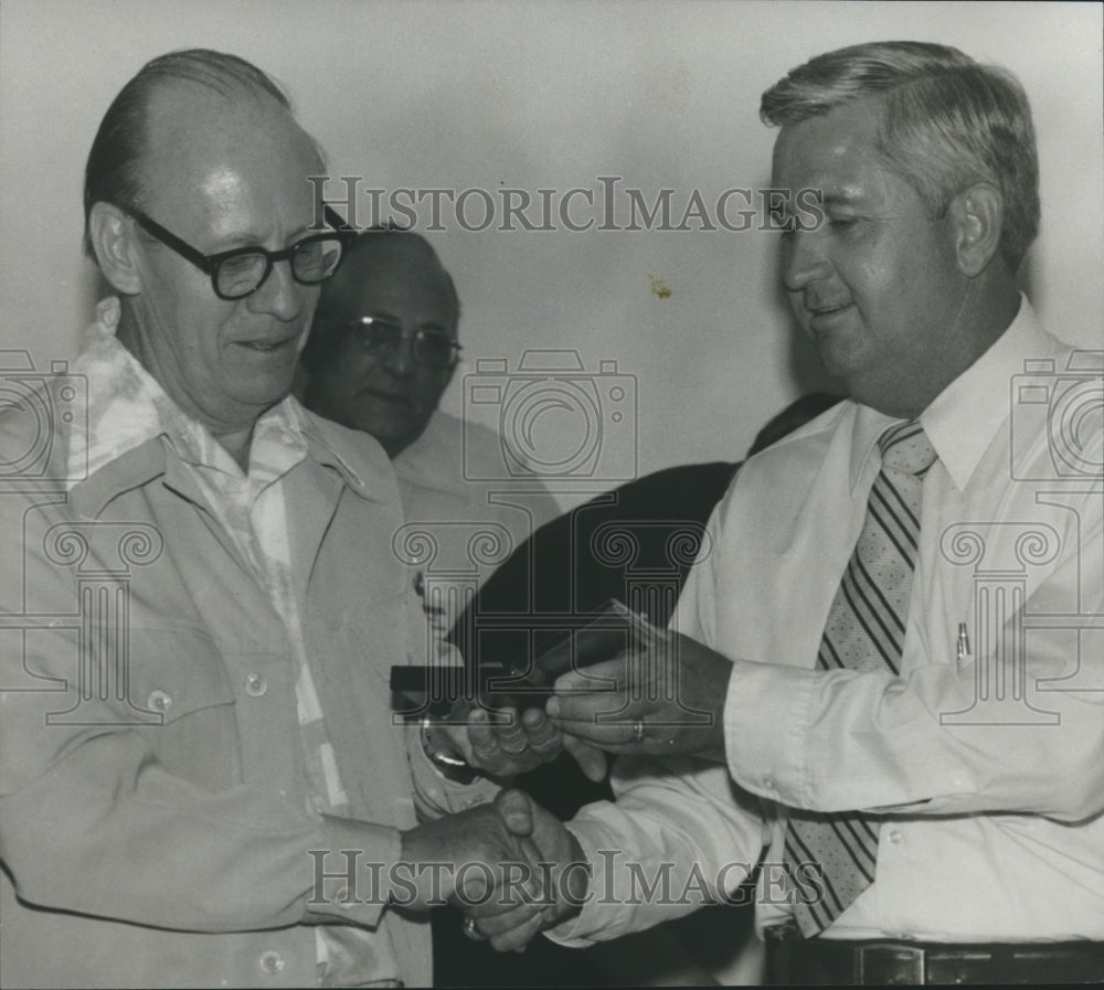 1977, Chief James Parson presents badge to David Boozer in Birmingham - Historic Images