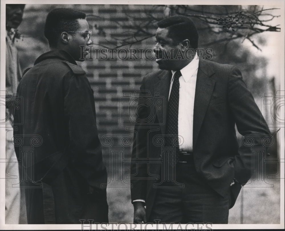 1989 Press Photo State Senator Earl Hilliard and son outside their home - Historic Images