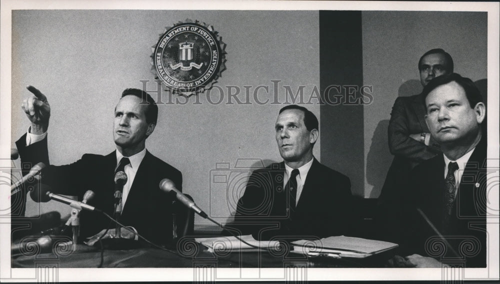 1989 Allan Whitaker and Greene Keely speak - Historic Images