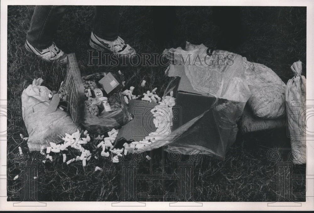 1989, Packing peanuts shown on lawn - abna22459 - Historic Images