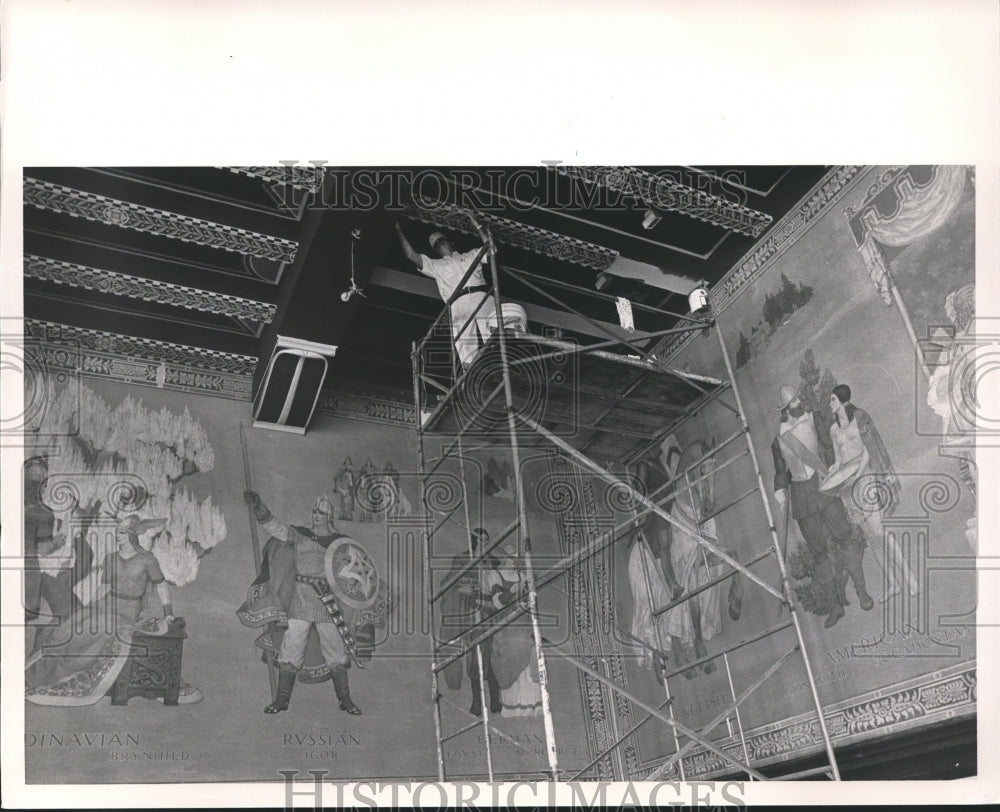 1985 Jon Adair paints mural at Birmingham, Alabama downtown library - Historic Images
