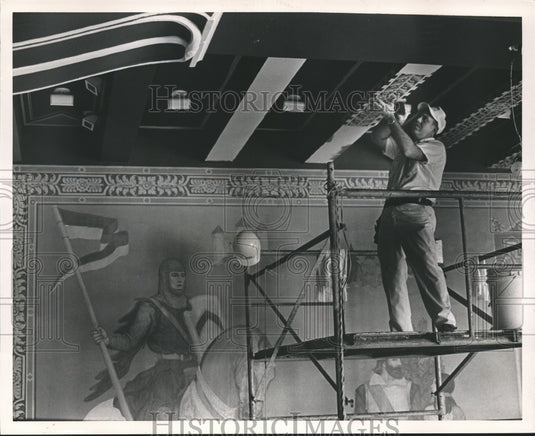 1985, Jon Adair paints at Birmingham, Alabama downtown library - Historic Images