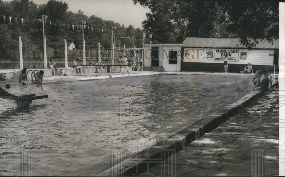 1954 Press Photo Alabama-In the swim at Pearl Lakes pool in Birmingham. - Historic Images