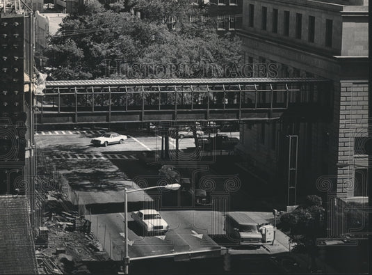 1983, Pedestrian Bridge joins old with new library buildings, Alabama - Historic Images