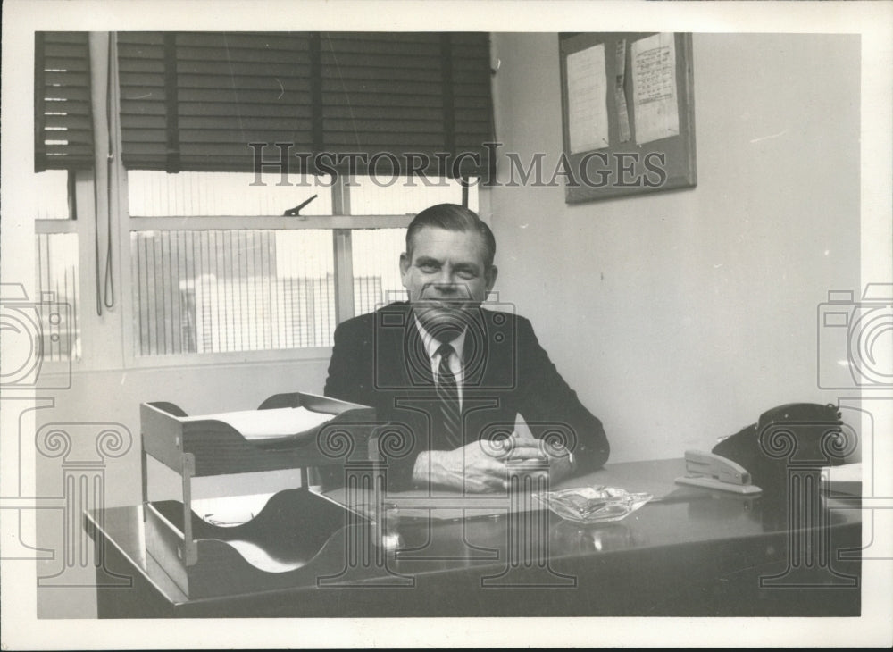 1969 Press Photo Robert E. Brown, Housing and Urban Development representative - Historic Images