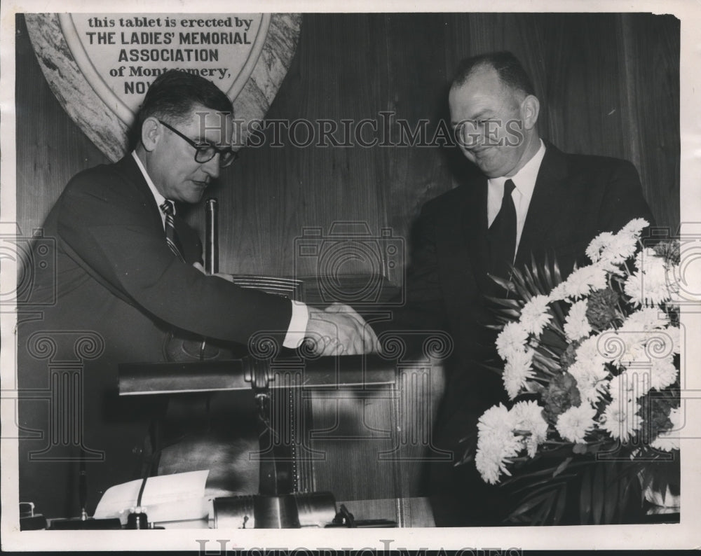 1955 Press Photo Robert Brown and Rankin Fite, politicians, shake hands, Alabama - Historic Images