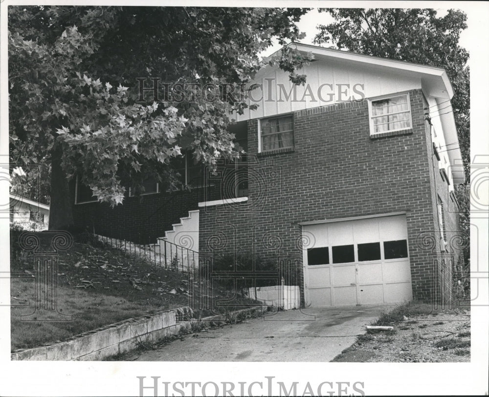 1988, Woman&#39;s body was found in this house at 404 Burgundy road - Historic Images