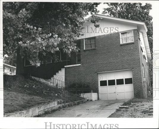 1988, Woman's body was found in this house at 404 Burgundy road - Historic Images