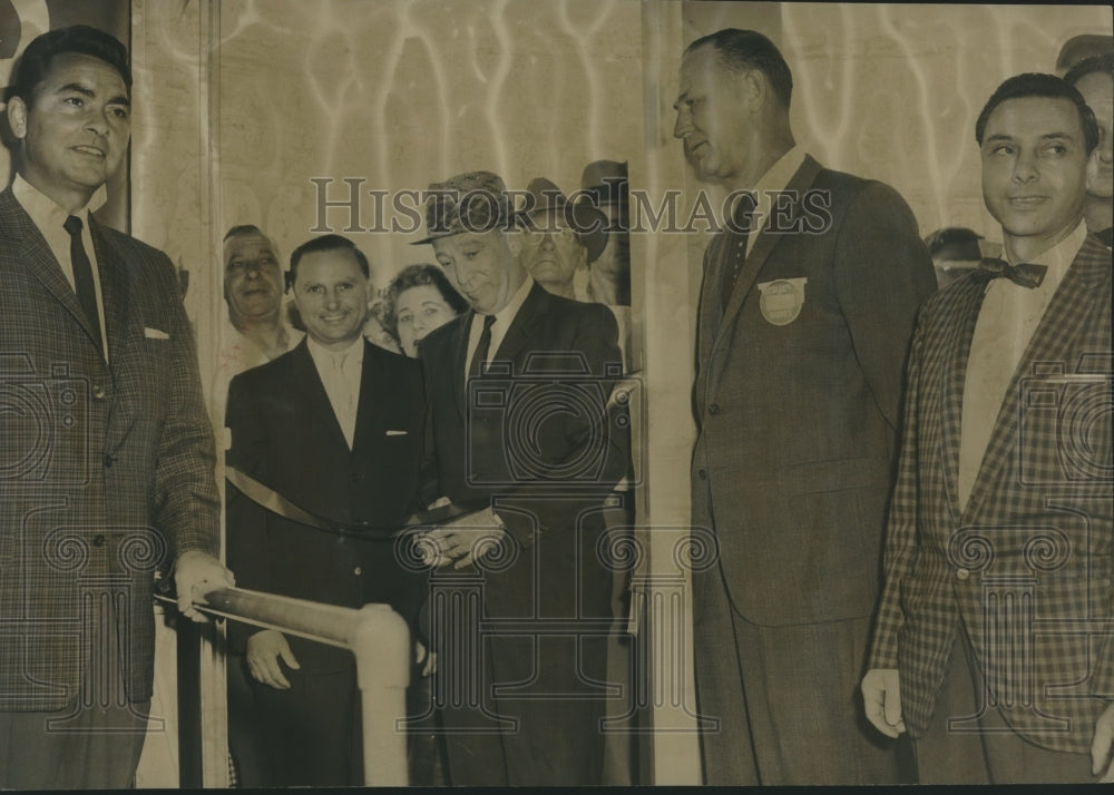 1961 Press Photo Ensley Chamber of Commerce President Bernard Picard, Others - Historic Images