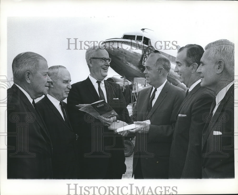 1965 Press Photo Doctor John E. Bryan, Educator, with Others - abna22544 - Historic Images