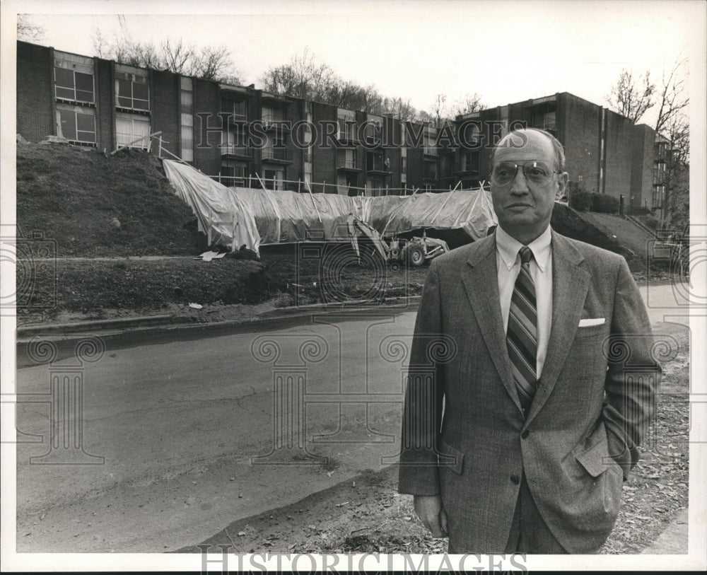 1988 Harold Blach Junior in front of future Headquarters, Merchant - Historic Images