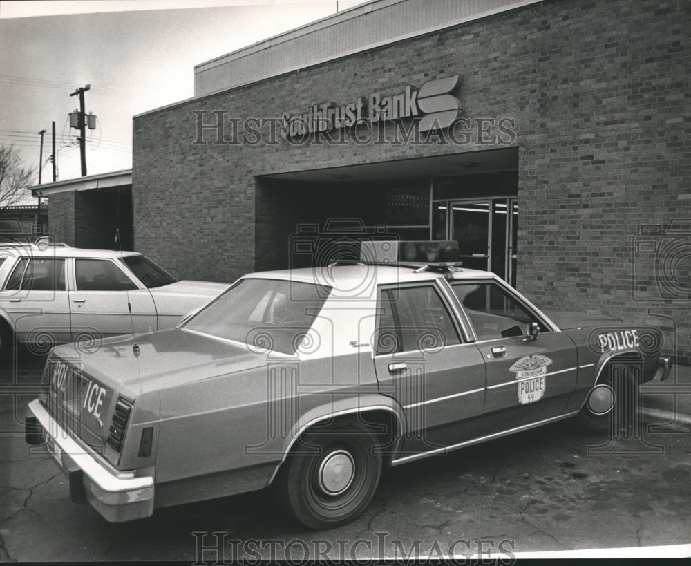 1985 Birmingham, Alabama Police Department, Robbery Scene - Historic Images