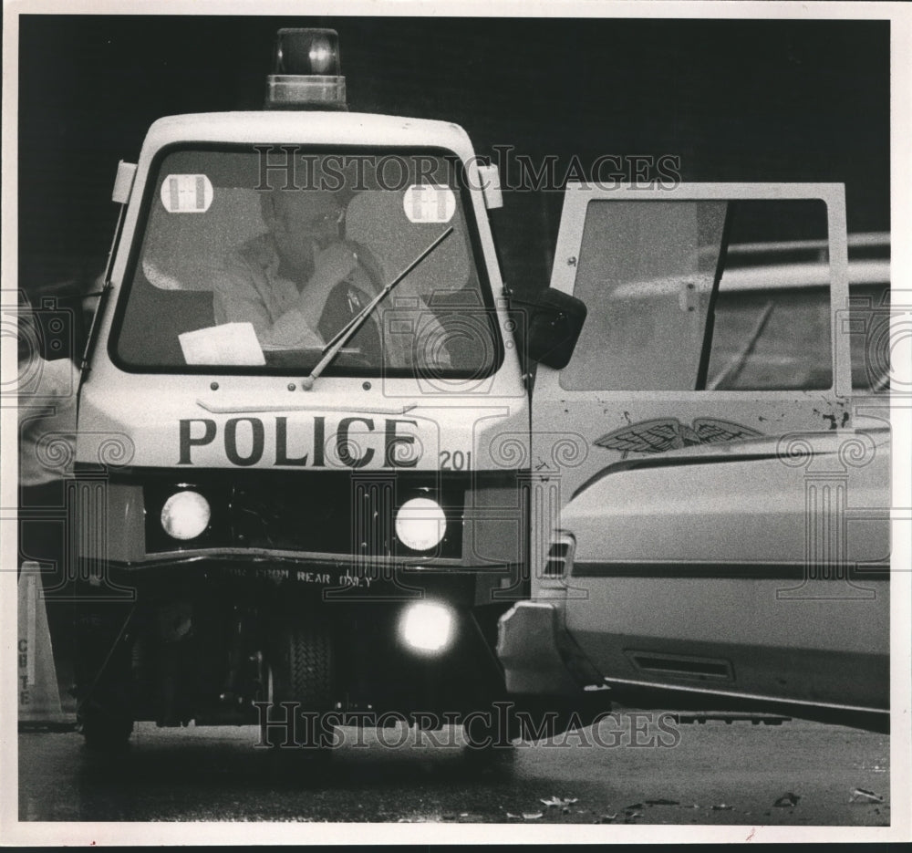 1987 Birmingham, Alabama Police Department, Waiting after Wreck - Historic Images