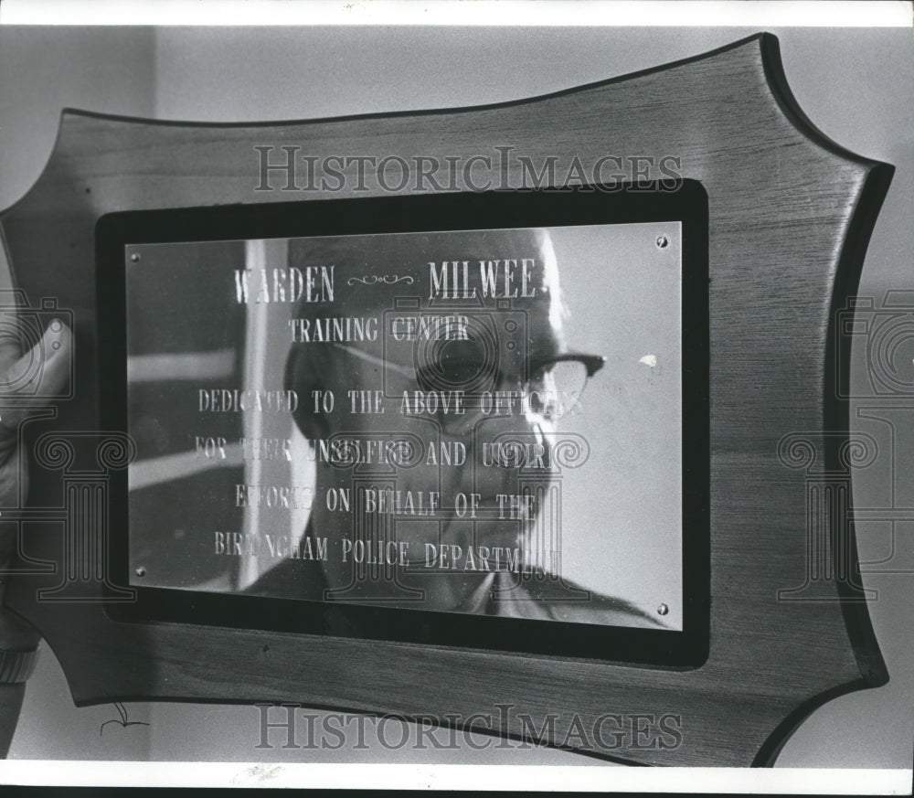 1978 Lieutenant Milwee's reflection, police training center, Alabama - Historic Images
