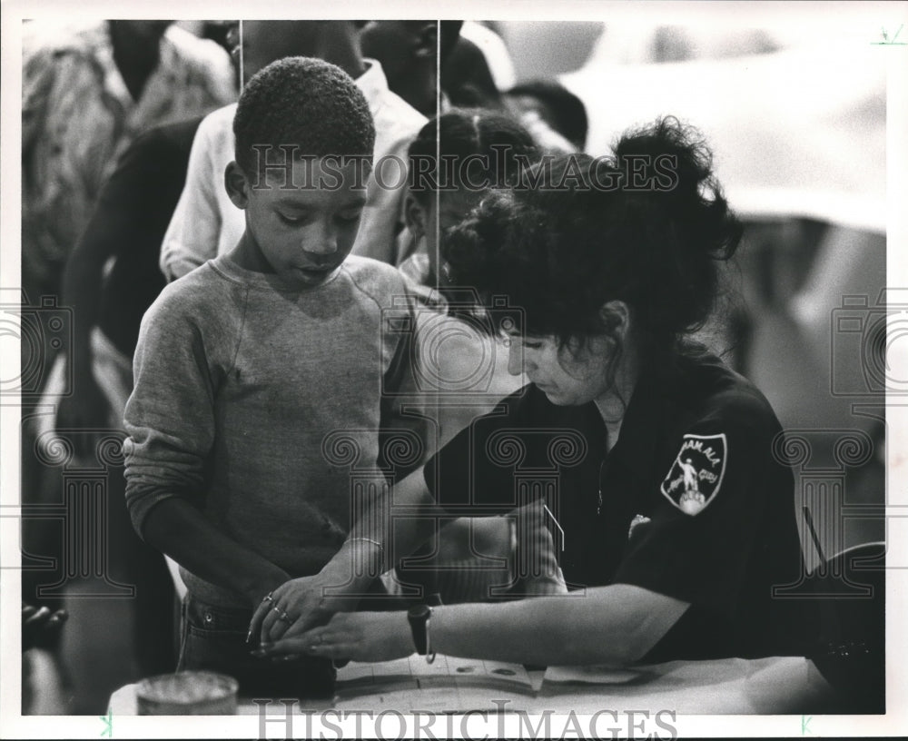 1987, Officer Nancy Campbell fingerprinting Donald Passmore, Alabama - Historic Images