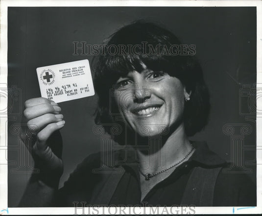 1978 Gayle Feld with her Red Cross Donor Card - Historic Images