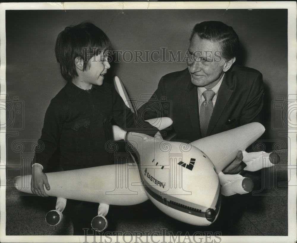 1973, Alabama-John W. Bloomer and Robertino Marangi say goodbye. - Historic Images