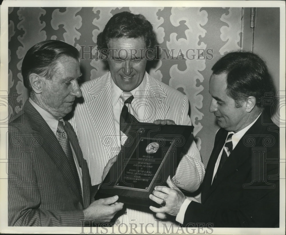 1974, Alabama-Birmingham news editor, John Bloomer receives award. - Historic Images