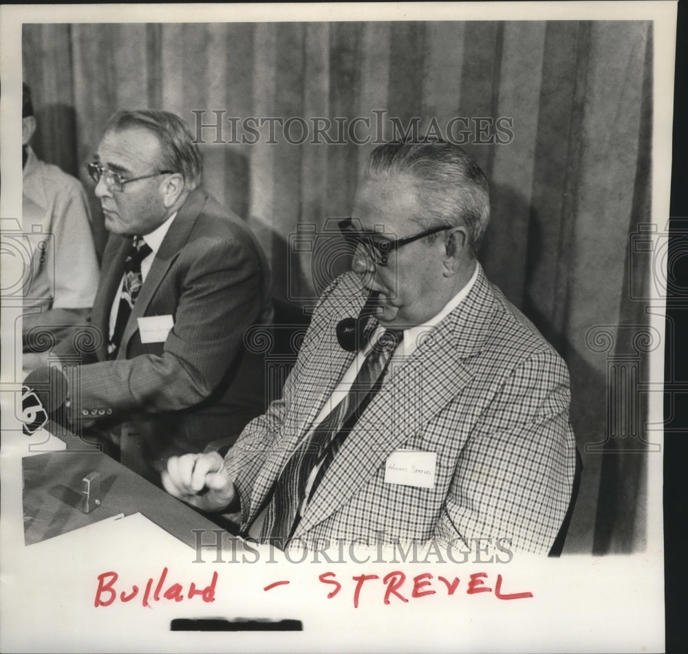 1977 Haram Bullard, U.S. Steel, and Howard Strevel at Meeting - Historic Images